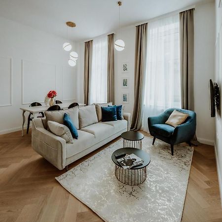 Lavilla Osijek Bagian luar foto
