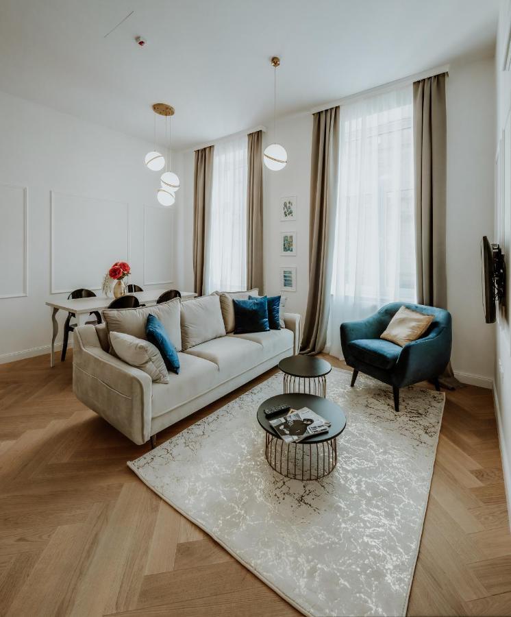 Lavilla Osijek Bagian luar foto
