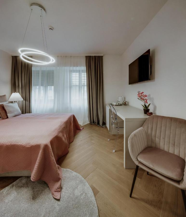 Lavilla Osijek Bagian luar foto