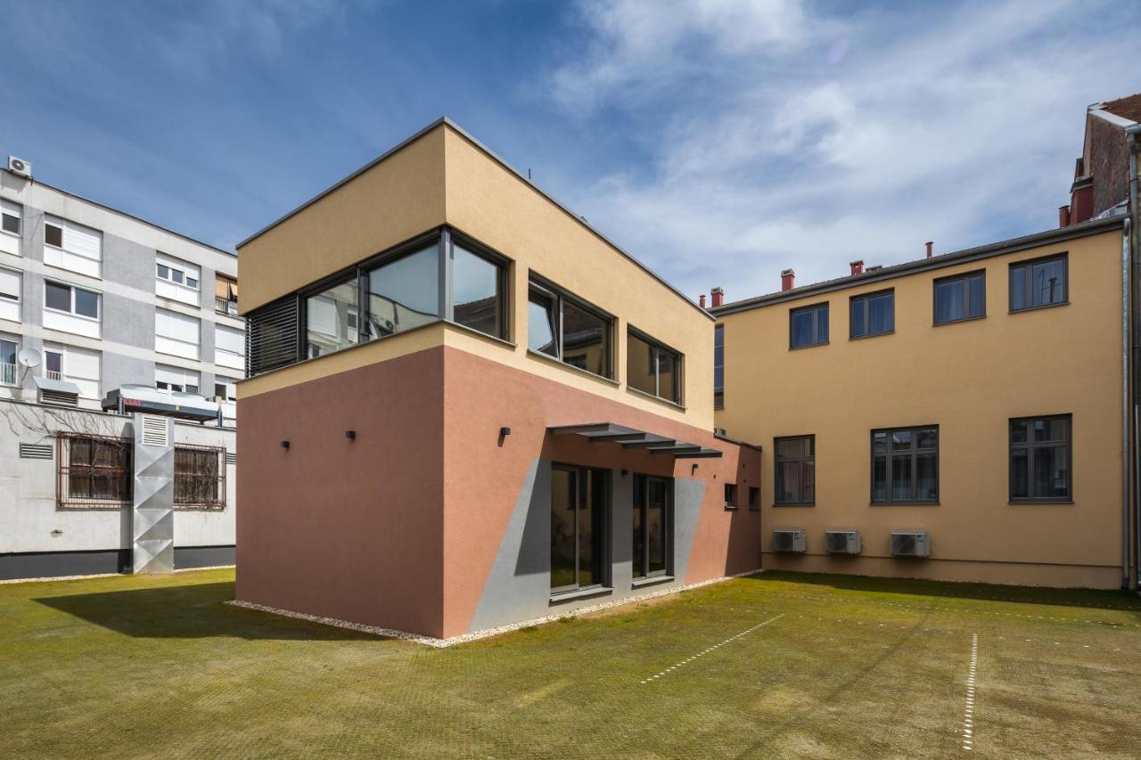 Lavilla Osijek Bagian luar foto