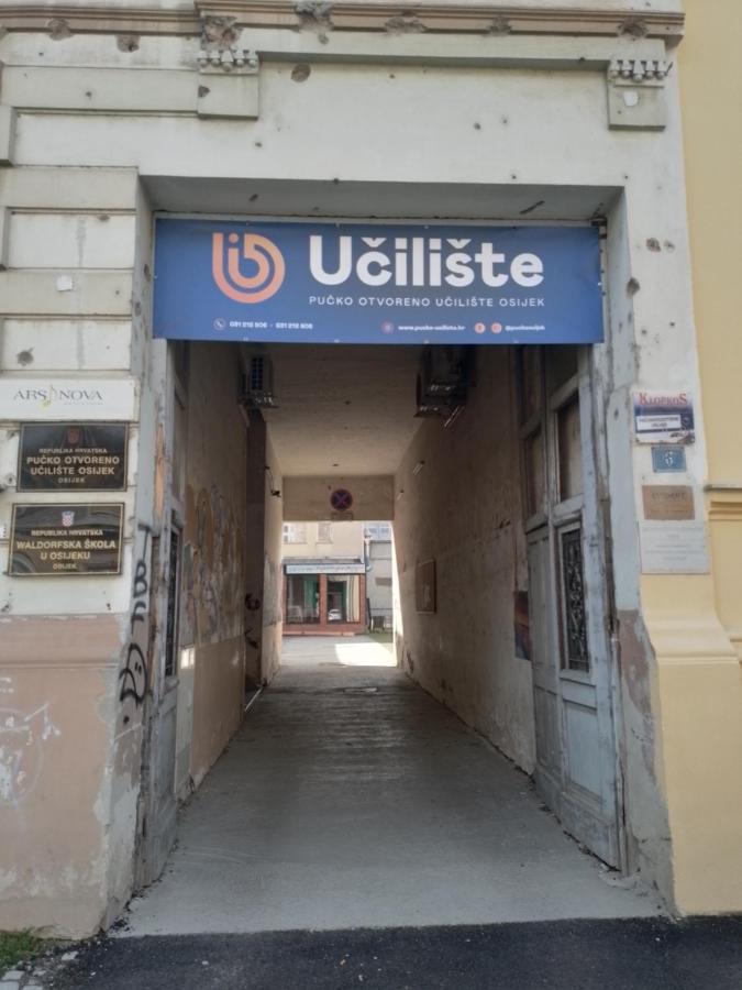 Lavilla Osijek Bagian luar foto
